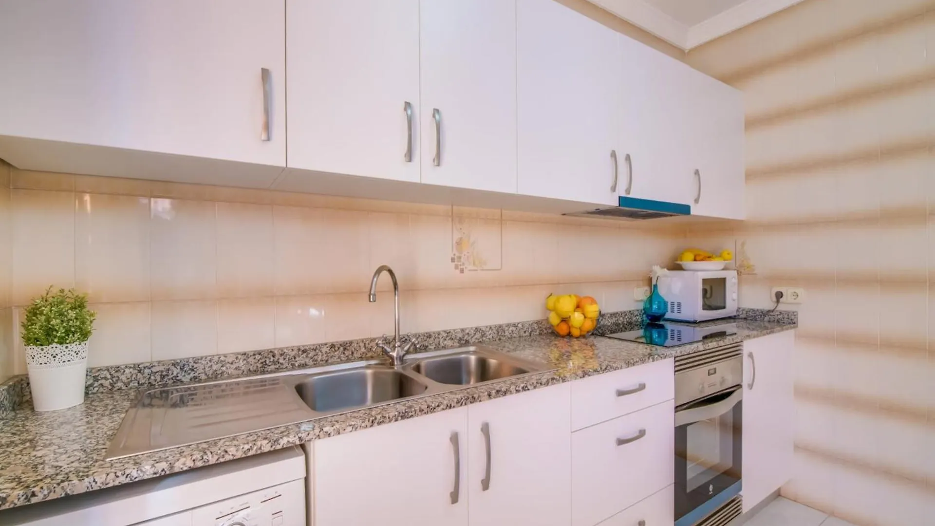 Holiday Home For 6 Guests In Manacor  마나코르